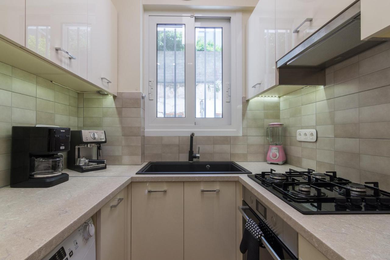 Beautiful And Spacious Apartment In Pagrati Athen Eksteriør bilde