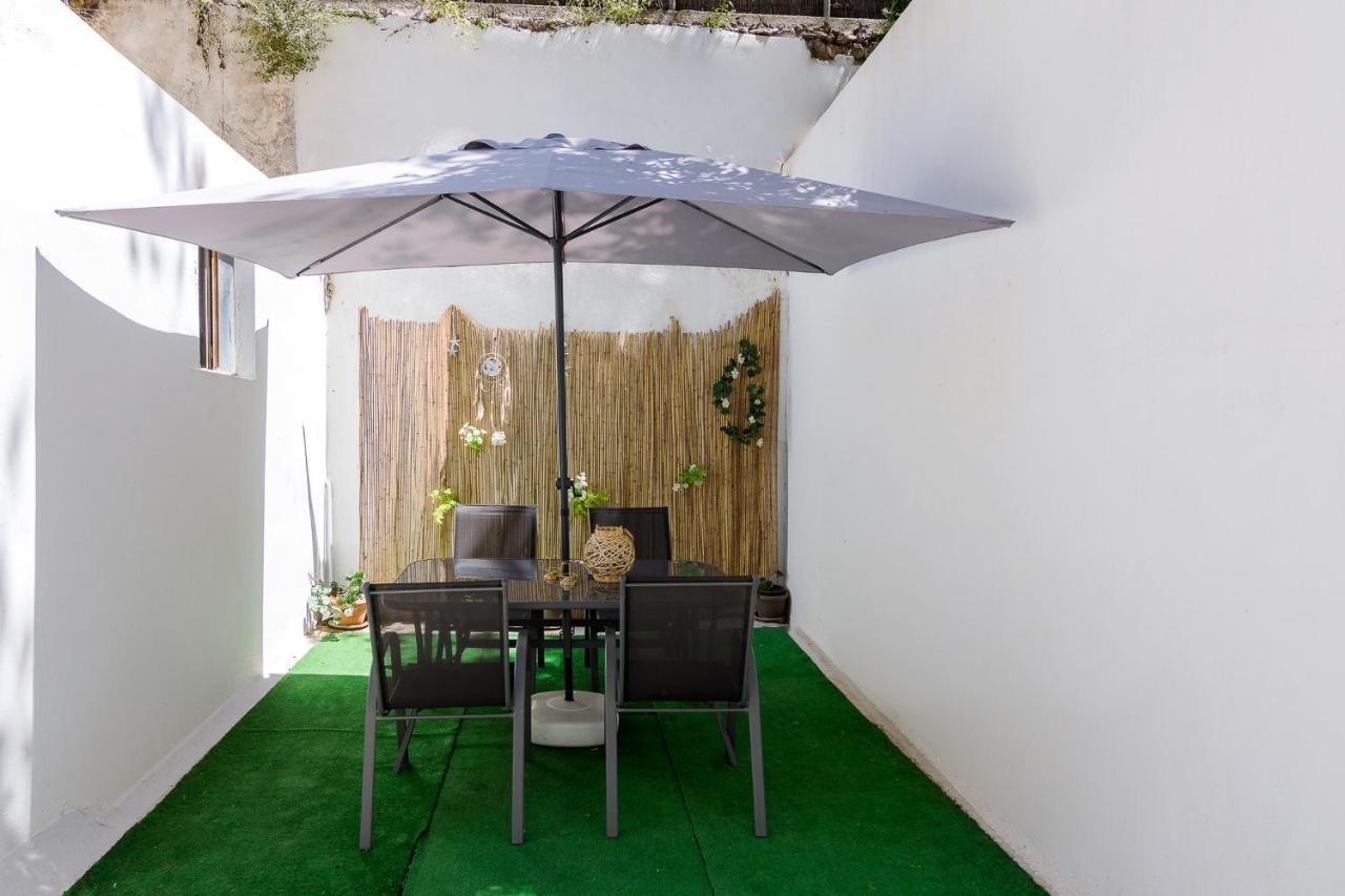 Beautiful And Spacious Apartment In Pagrati Athen Eksteriør bilde
